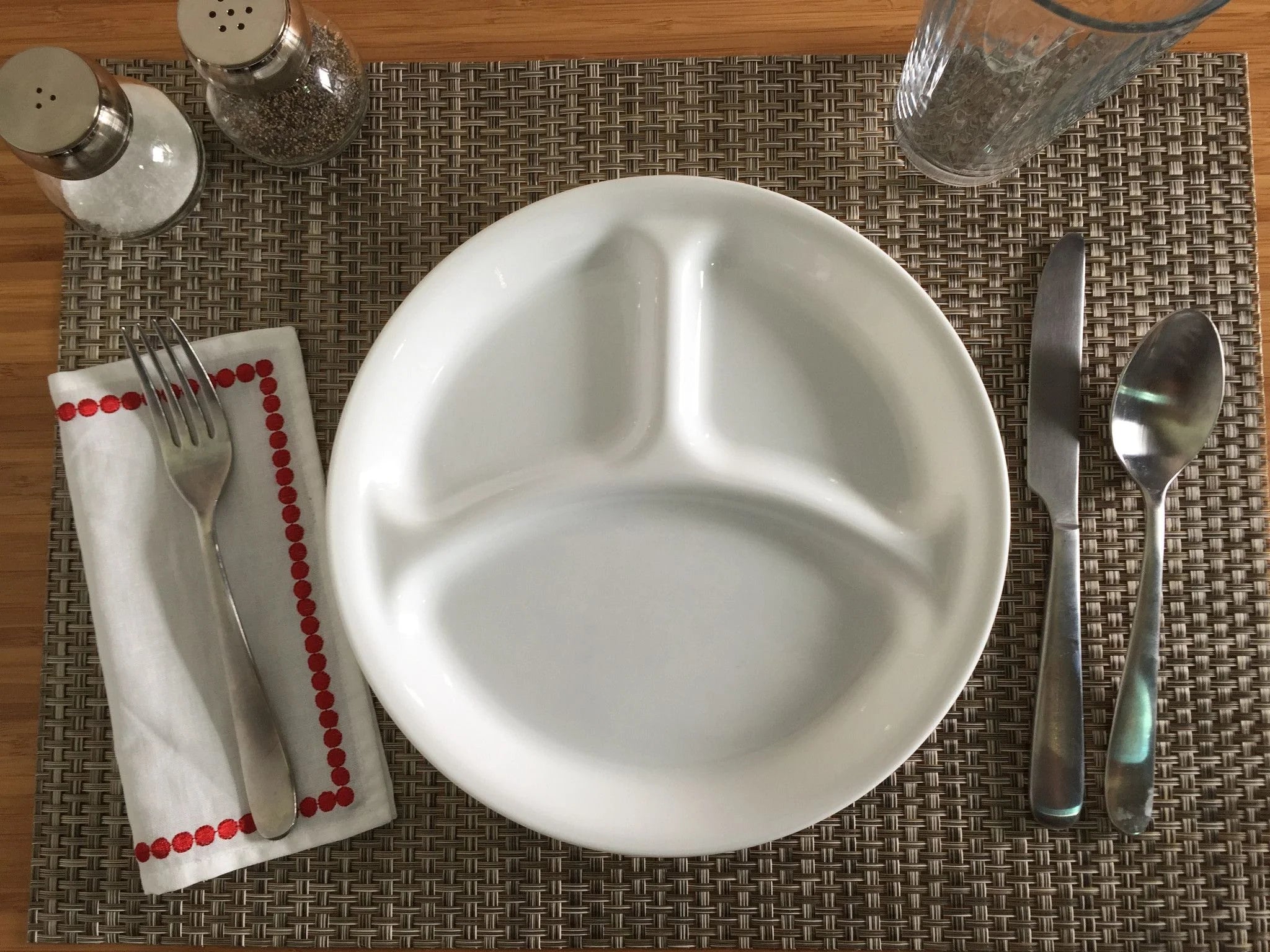 Corelle Lightweight Plates Winter Frost White 8.5 Divided Salad Plate - Image 2